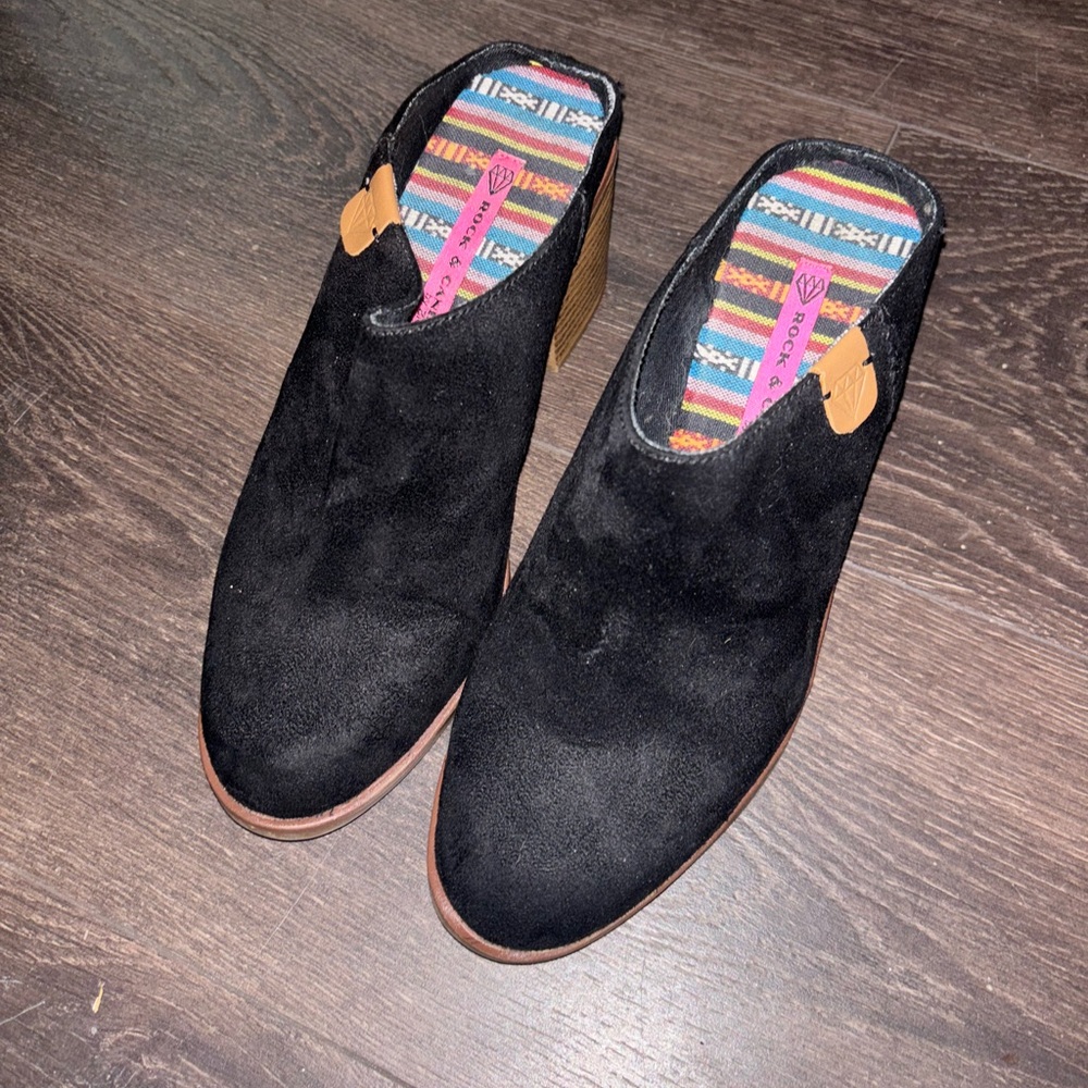 Black heeled mules